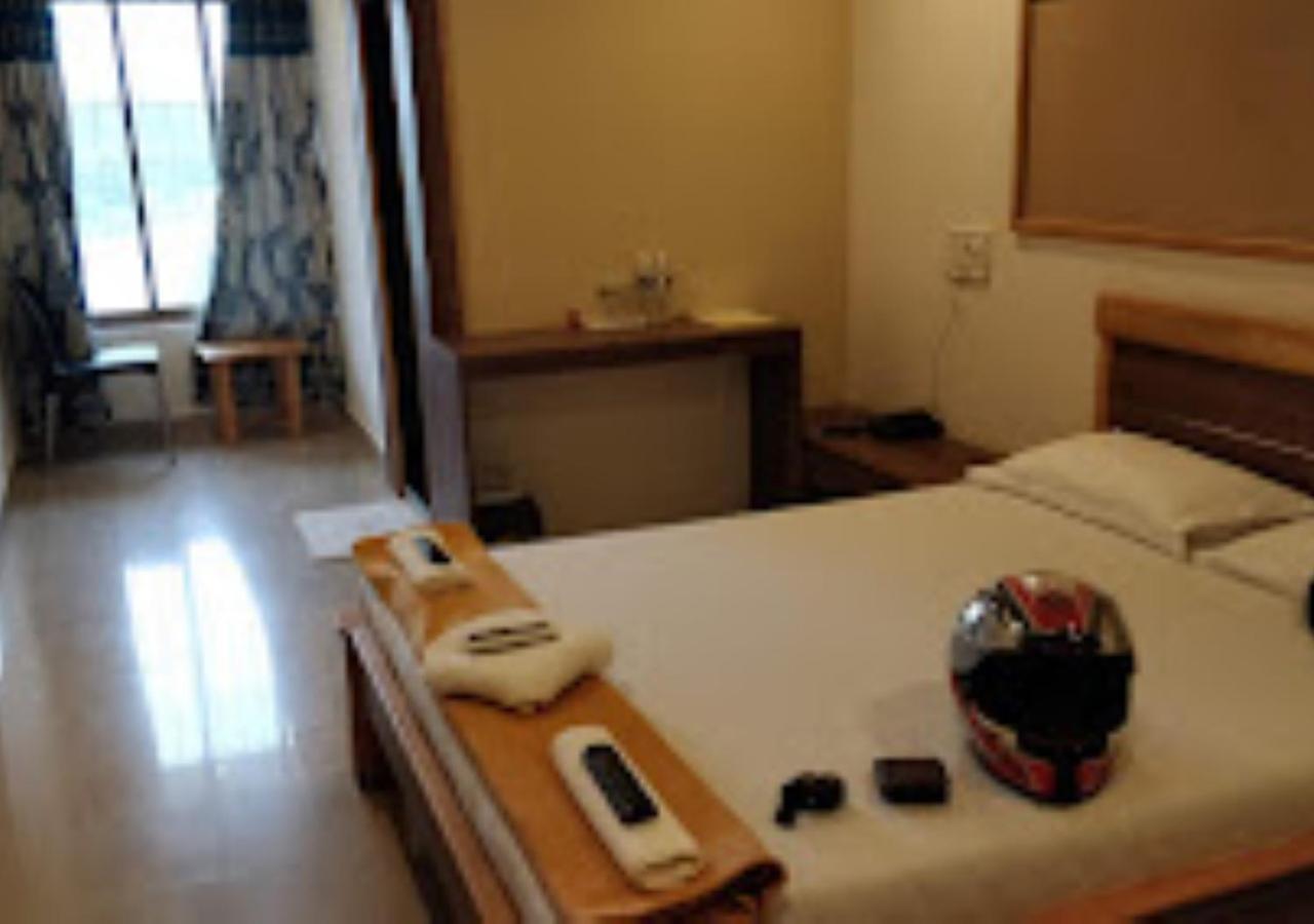 Hotel Jaltarang Kalmath Kankavali Extérieur photo